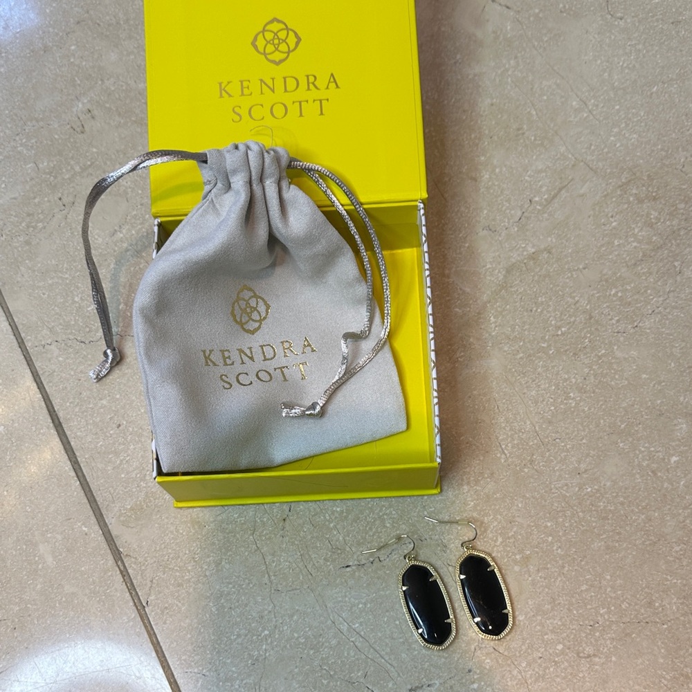 Kendra Scott Elle Gold Drop Earrings in Black - Picture 2 of 4